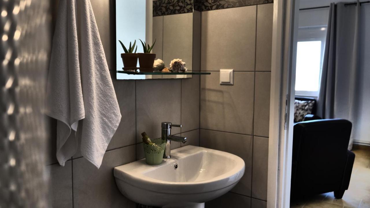 Thea Apartment Agia Marina Exteriér fotografie